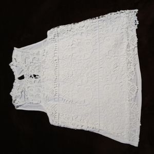 White flower print t